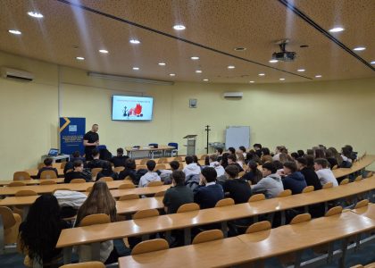 IMG-7a1ebddff69392aca74cd6582a25d753-V